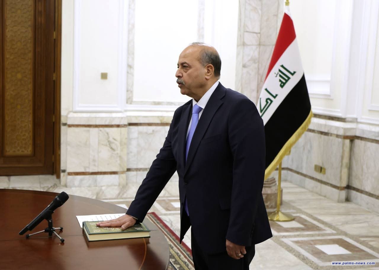 القاضي منذر إبراهيم حسين رئيس المحكمة الاتحادية العليا في العراق يؤدي اليمين الدستورية أمام رئيس الجمهورية عبد اللطيف رشيد